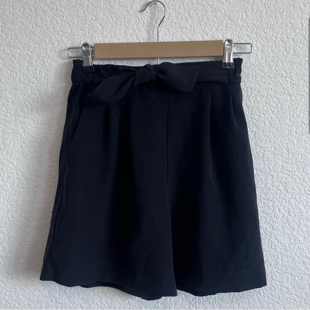 Lululemon High Rise Shorts - Picture 5 of 5